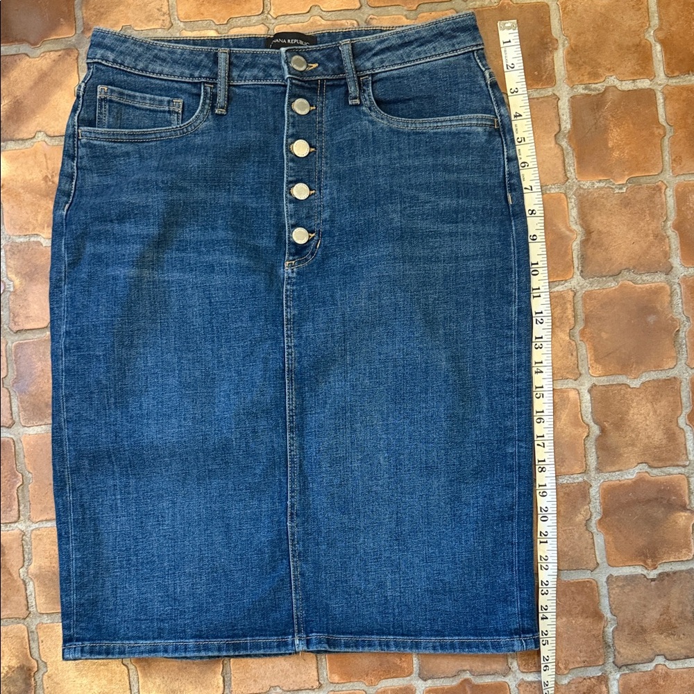Banana Republic Blue Denim Skirt size 10